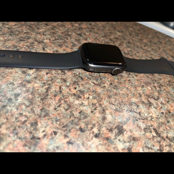 Apple Watch Series 4 - Picture 2 of 5